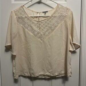 Women’s Cream Med Charlotte Russe Top Perfect to add under a blazer